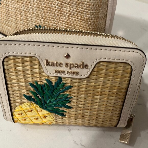 Kate Spade Pineapple zippered wallet - Picture 1 of 5